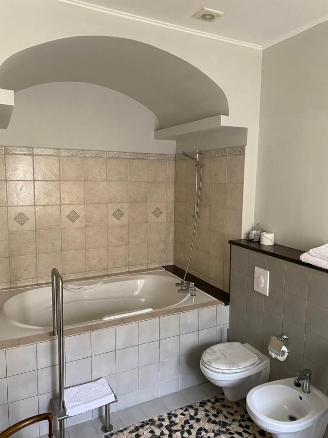 Hotel Kert Free Parking Riga Ngoại thất bức ảnh
