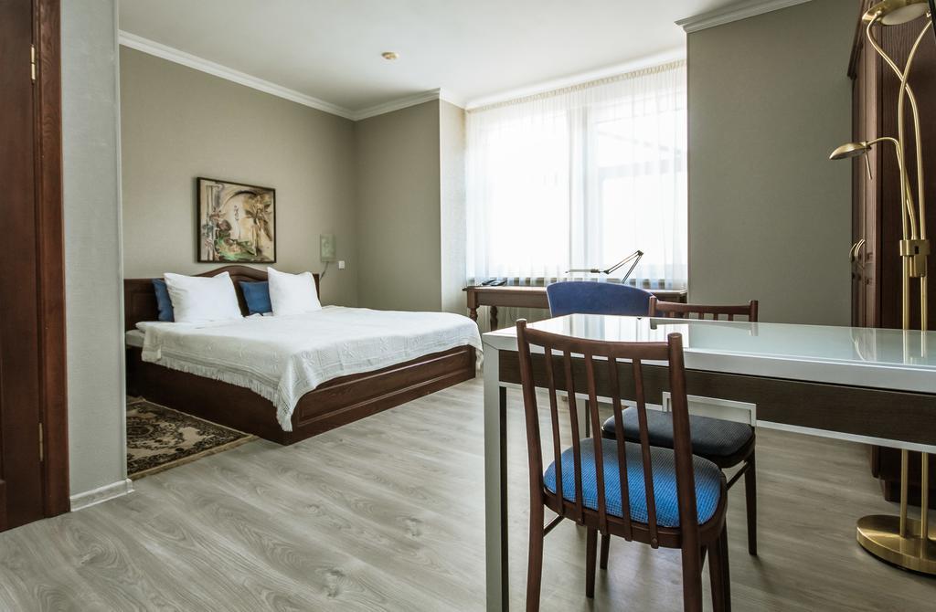 Hotel Kert Free Parking Riga Ngoại thất bức ảnh