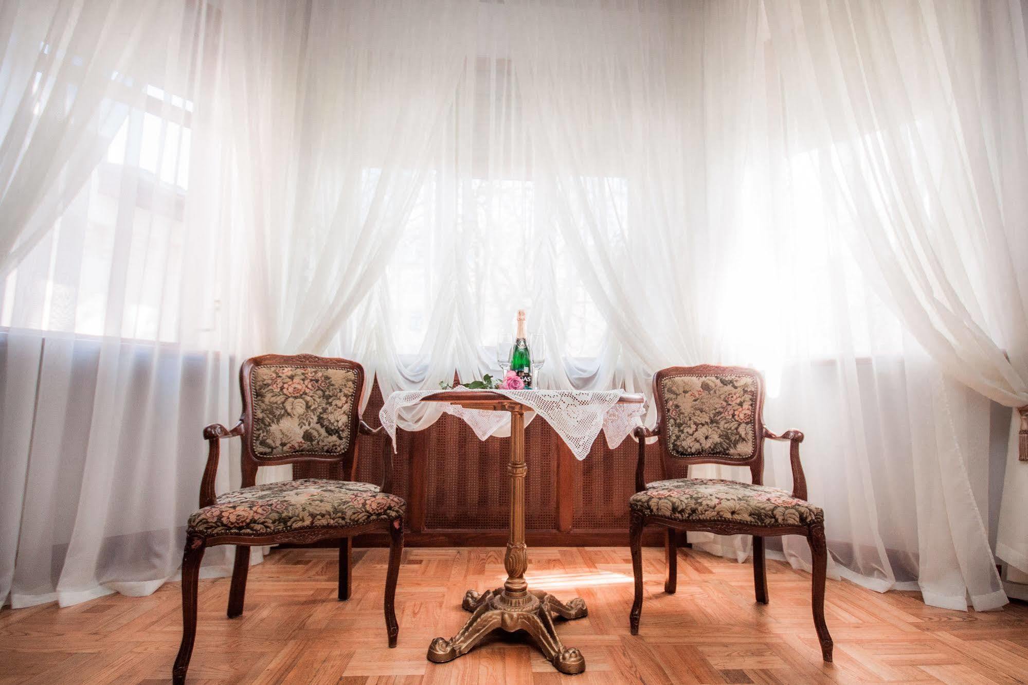 Hotel Kert Free Parking Riga Ngoại thất bức ảnh