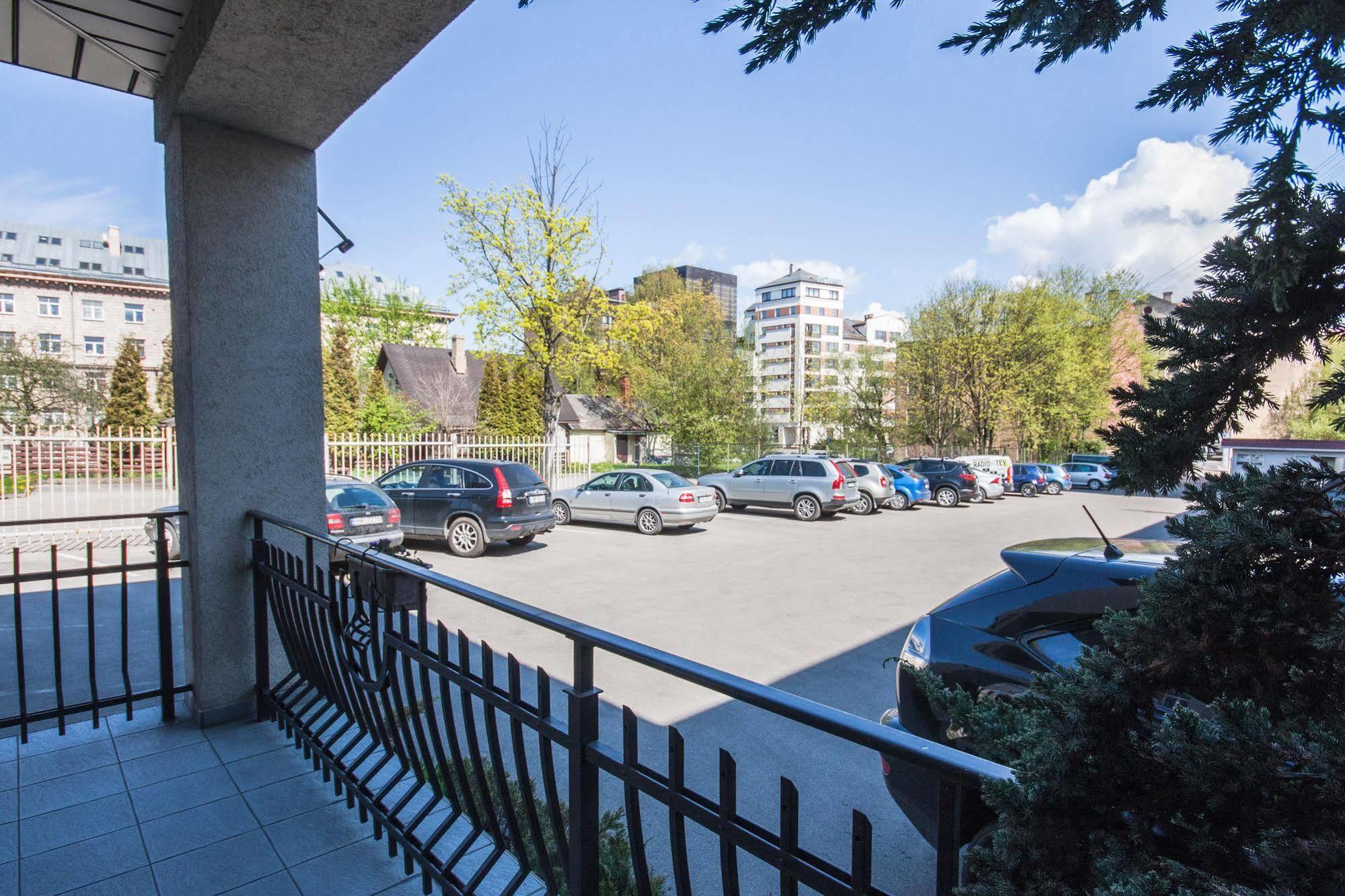 Hotel Kert Free Parking Riga Ngoại thất bức ảnh