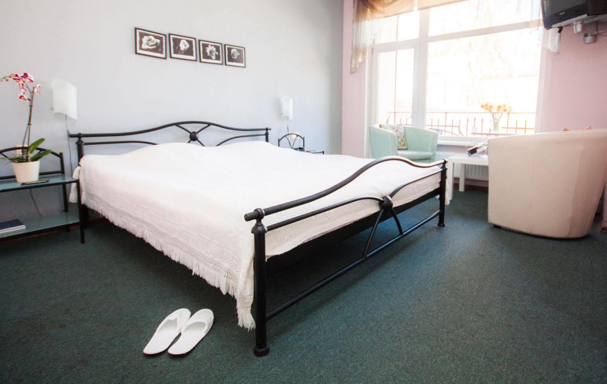 Hotel Kert Free Parking Riga Ngoại thất bức ảnh